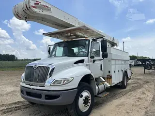 2010 VERSALIFT VO350MHI-01