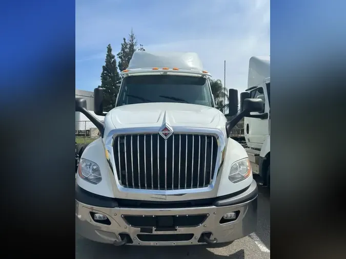 2019 NAVISTAR INTERNATIONAL LT625 SLPR CAB