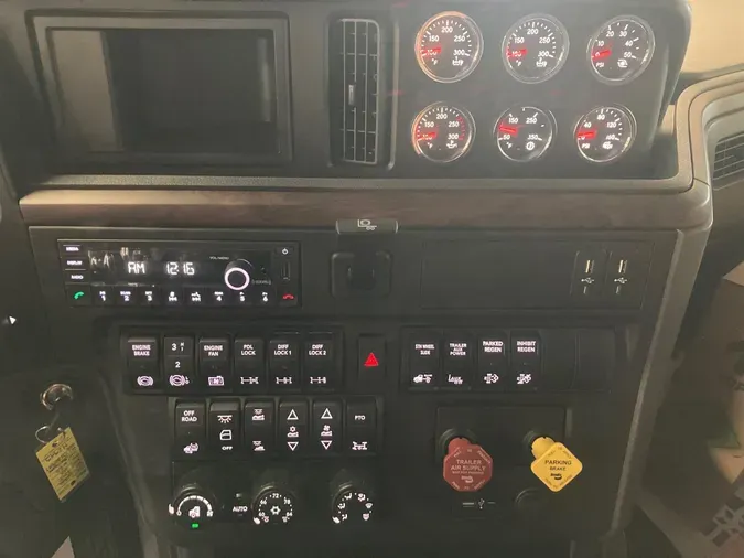 2026 International HX620 Sleeper