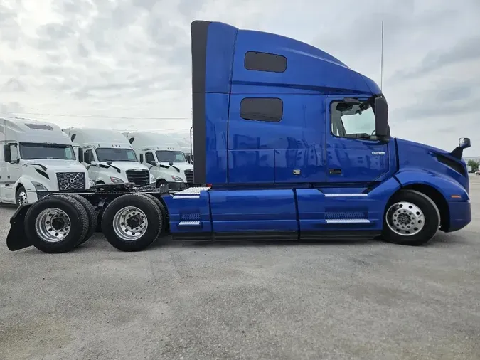 2021 VOLVO VNL64T760
