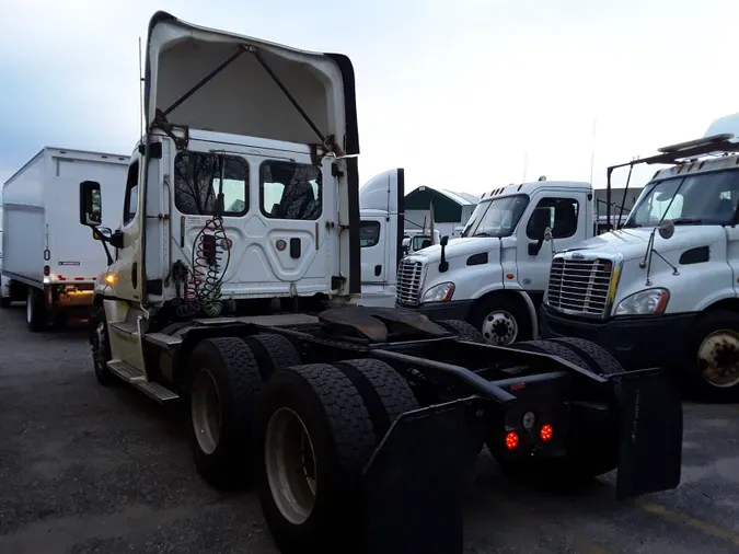 2017 FREIGHTLINER/MERCEDES CASCADIA 125