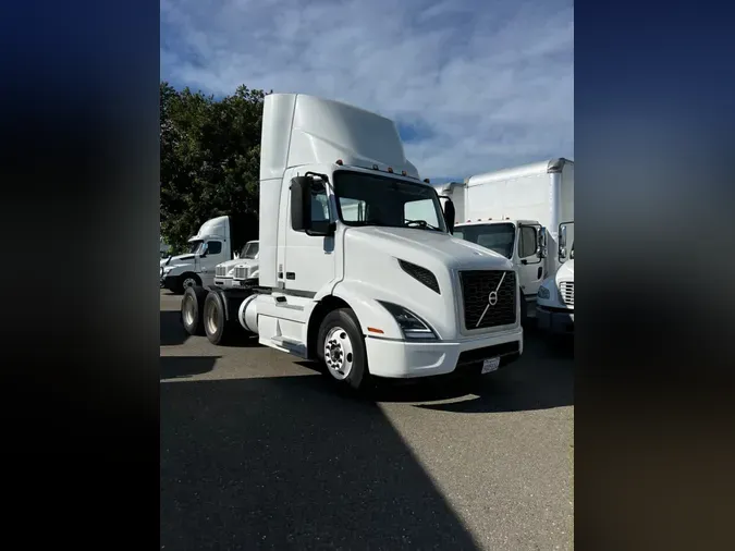 2018 VOLVO VNL64T-300