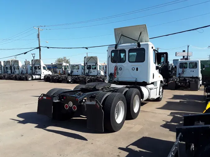 2019 FREIGHTLINER/MERCEDES CASCADIA 125