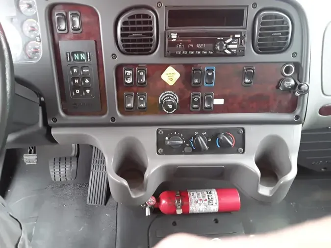 2018 FREIGHTLINER M2 106
