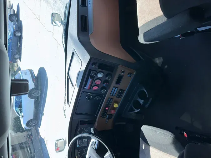 2020 FREIGHTLINER CASCADIA 126