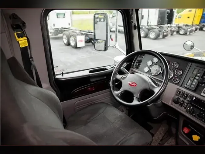 2019 PETERBILT 389