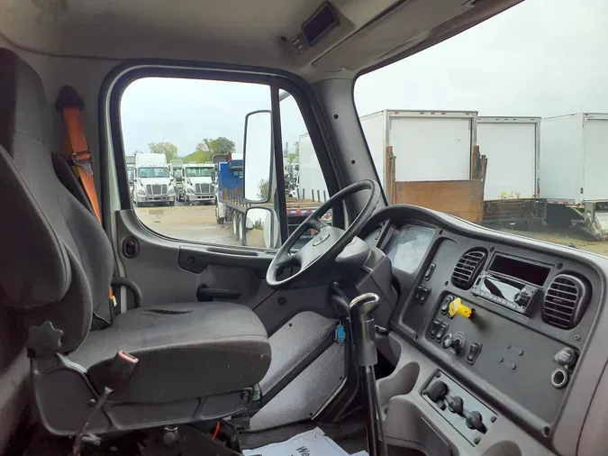 2015 FREIGHTLINER/MERCEDES M2 106