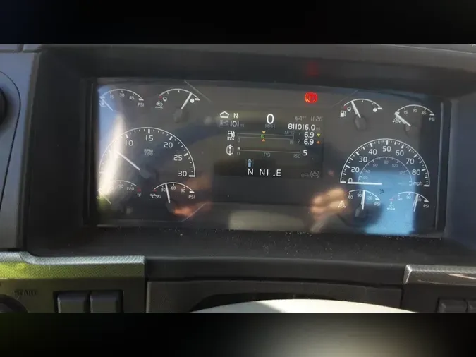 2020 Volvo VNL300