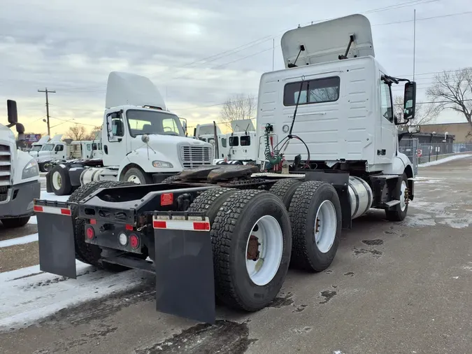 2019 VOLVO VNL64T-300