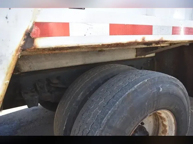 2001 FREIGHTLINER FL70