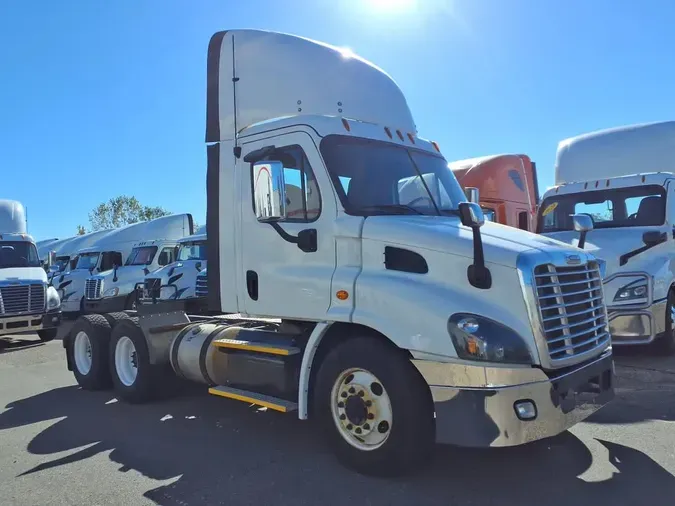 2017 FREIGHTLINER/MERCEDES CASCADIA 113