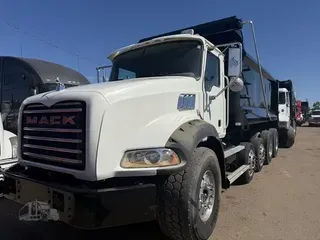 2009 MACK GRANITE GU813