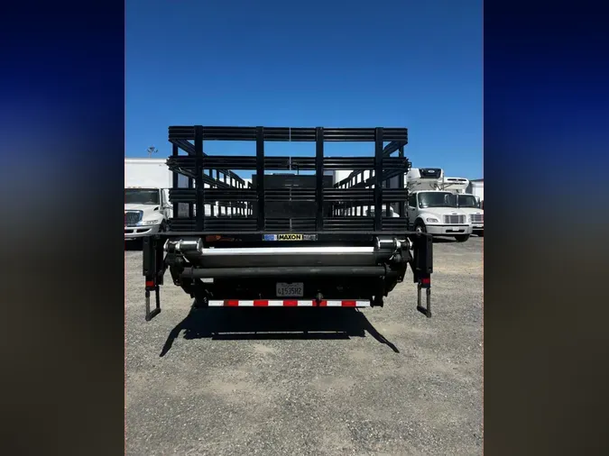2018 FREIGHTLINER M2 106