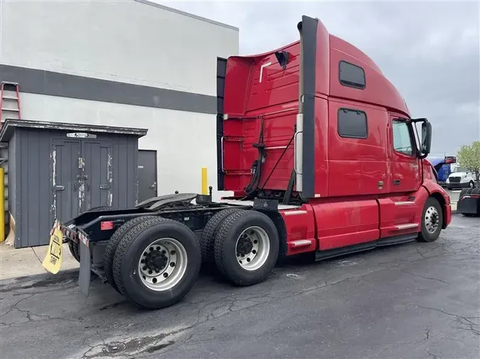 2020 VOLVO VNL860