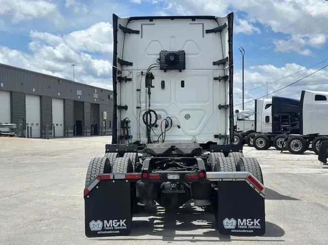 2021 FREIGHTLINER Cascadia 126
