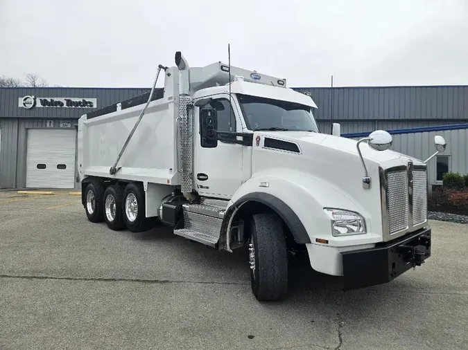 2023 KENWORTH T880
