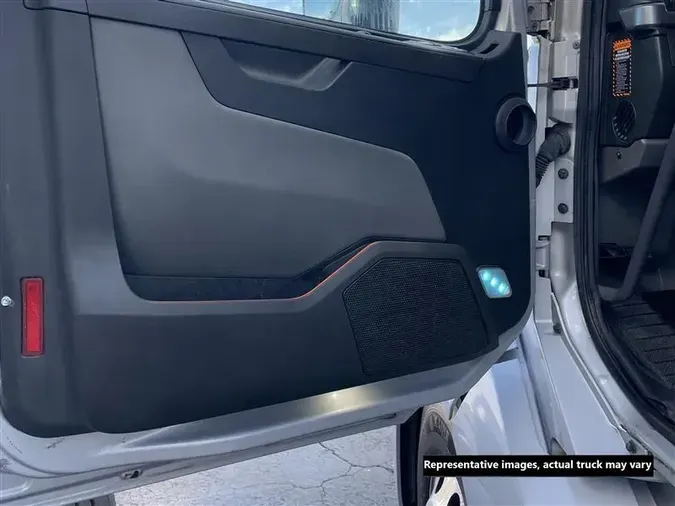 2022 VOLVO VNL860
