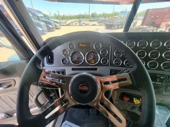 2022 Peterbilt 389