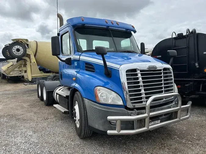 2015 FREIGHTLINER CASCADIA 113