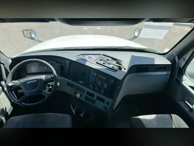 2020 Freightliner Cascadia 126