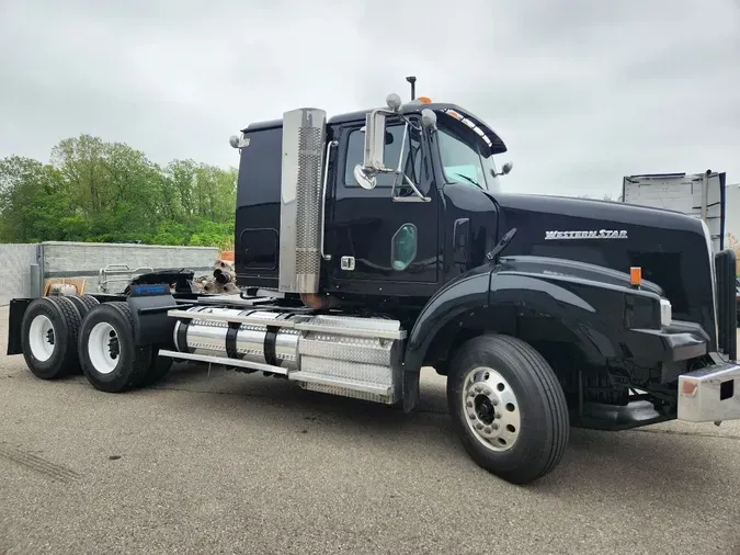 2011 WESTERN STAR 4900