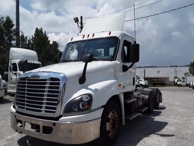 2019 FREIGHTLINER CASCADIA 125b46aaee1d79584c063981320f50bd466