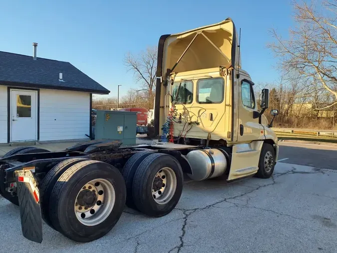 2019 FREIGHTLINER/MERCEDES CASCADIA 125