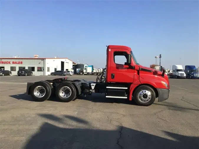 2020 FREIGHTLINER CA126