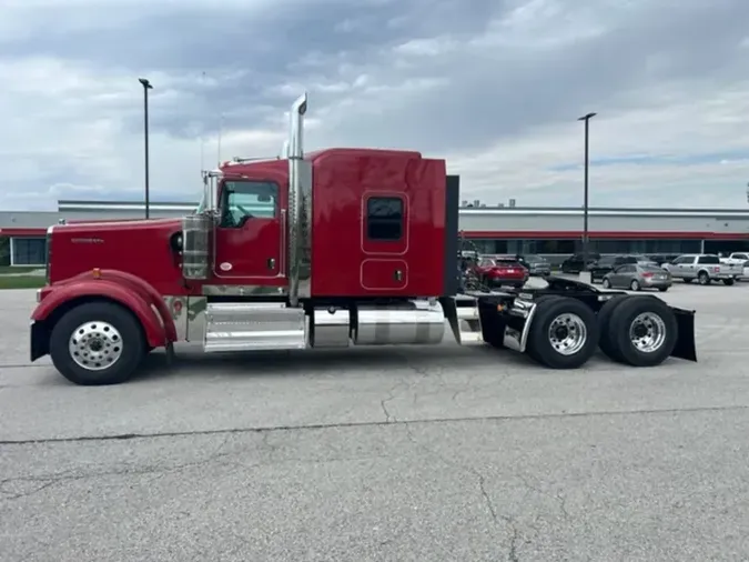 2025 Kenworth W900