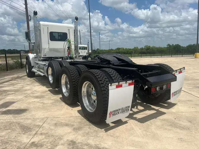 2025 Kenworth W900B