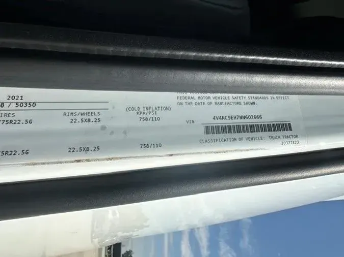 2022 Volvo VNL64T760