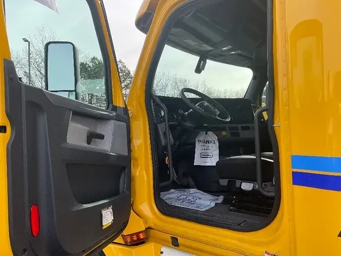 2020 Freightliner T12664ST