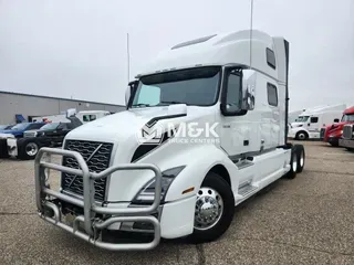 2023 VOLVO VNL64T860