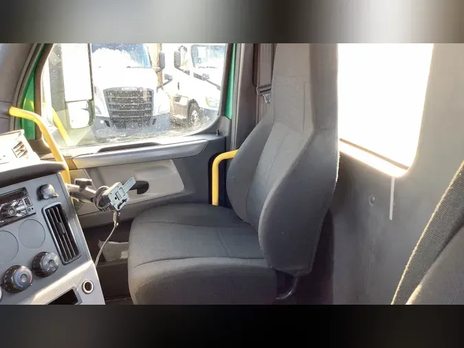 2020 Freightliner Cascadia 126