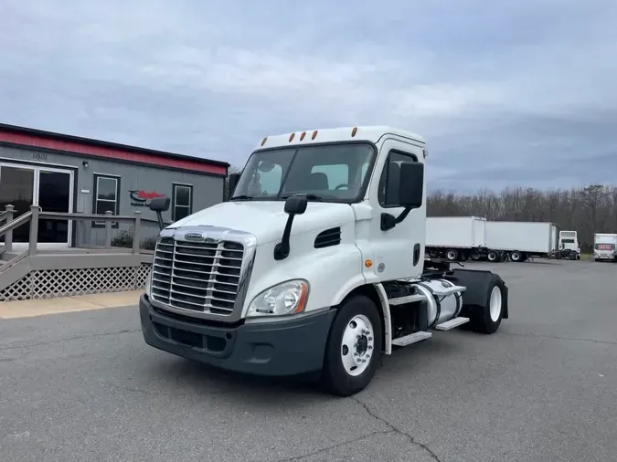 2019 FREIGHTLINER/MERCEDES CASCADIA 113b47816eb048cb0c973cfc086474e2156
