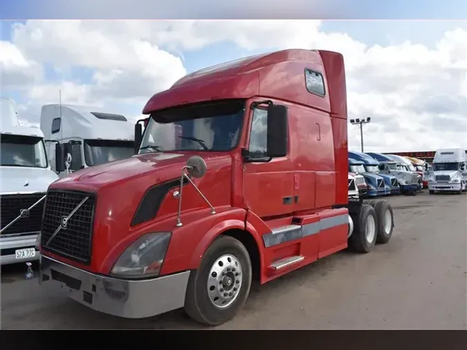 2004 VOLVO VNL64T670