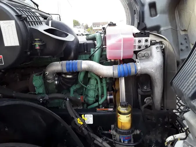 2019 VOLVO VNL64T-760