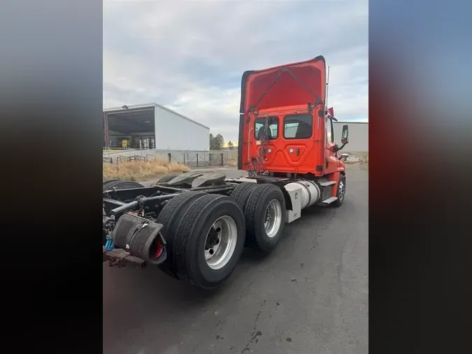 2018 FREIGHTLINER/MERCEDES CASCADIA 125