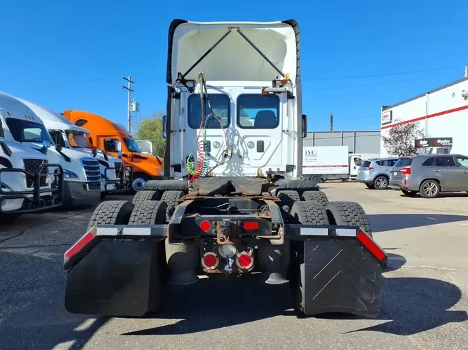 2017 FREIGHTLINER/MERCEDES CASCADIA 113