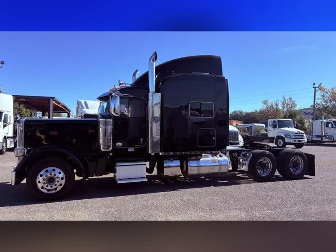 2022 Peterbilt 389