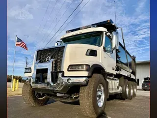 2026 VOLVO VHD84F300