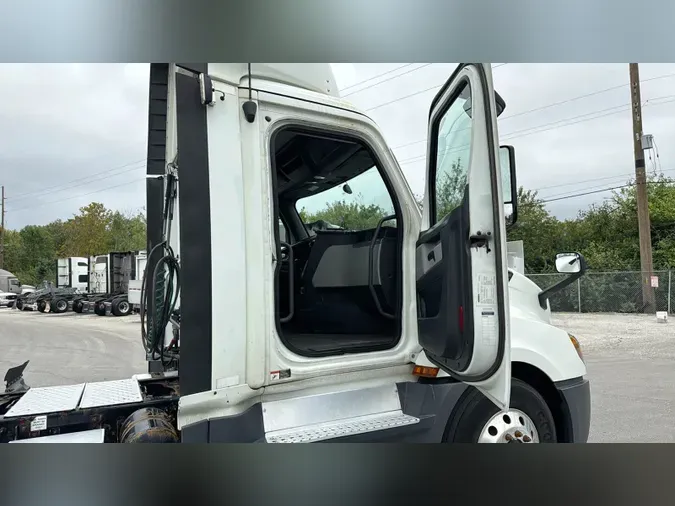 2020 Freightliner Cascadia 126