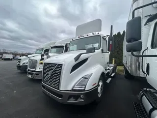 2019 VOLVO VNL64T-300