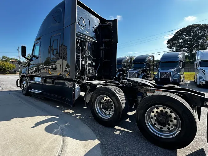 2020 FREIGHTLINER CASCADIA 126