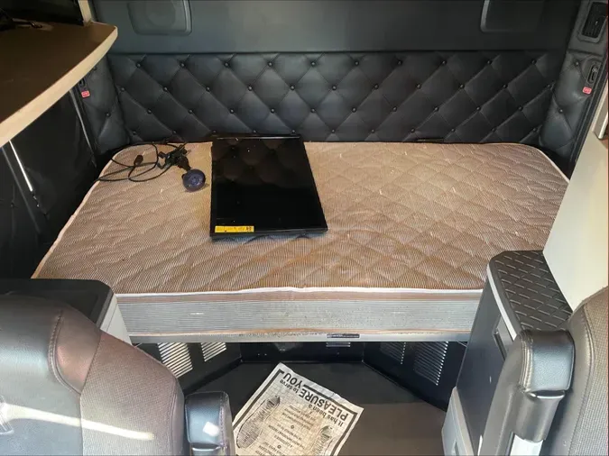 2023 Kenworth T680b48e864834e421b95e0ba59c5b6e5125