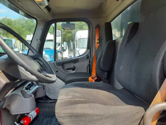 2017 FREIGHTLINER M2 106