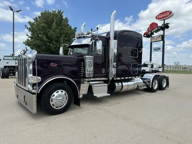 2021 Peterbilt 389