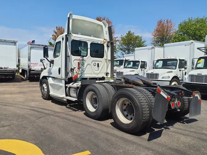 2019 FREIGHTLINER CASCADIA 125