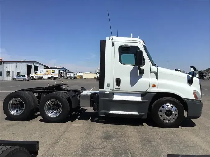 2015 FREIGHTLINER CASCADIA