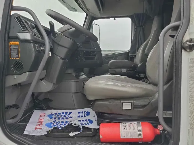2019 VOLVO VNL760